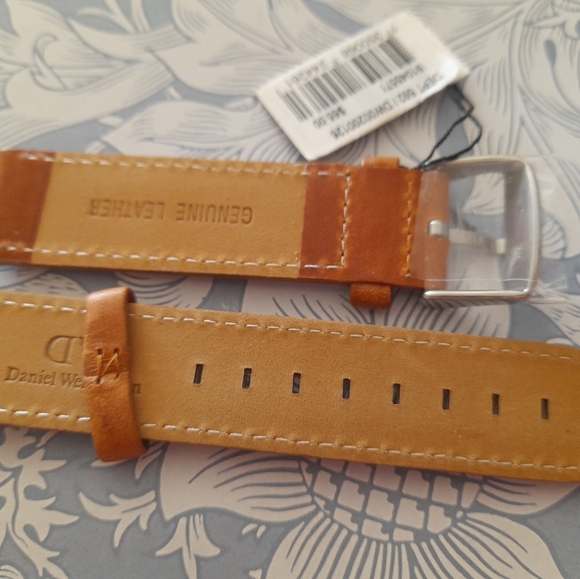Daniel Wellington Tan Leather Watch Strap Brand New With Tags - Picture 3 of 3